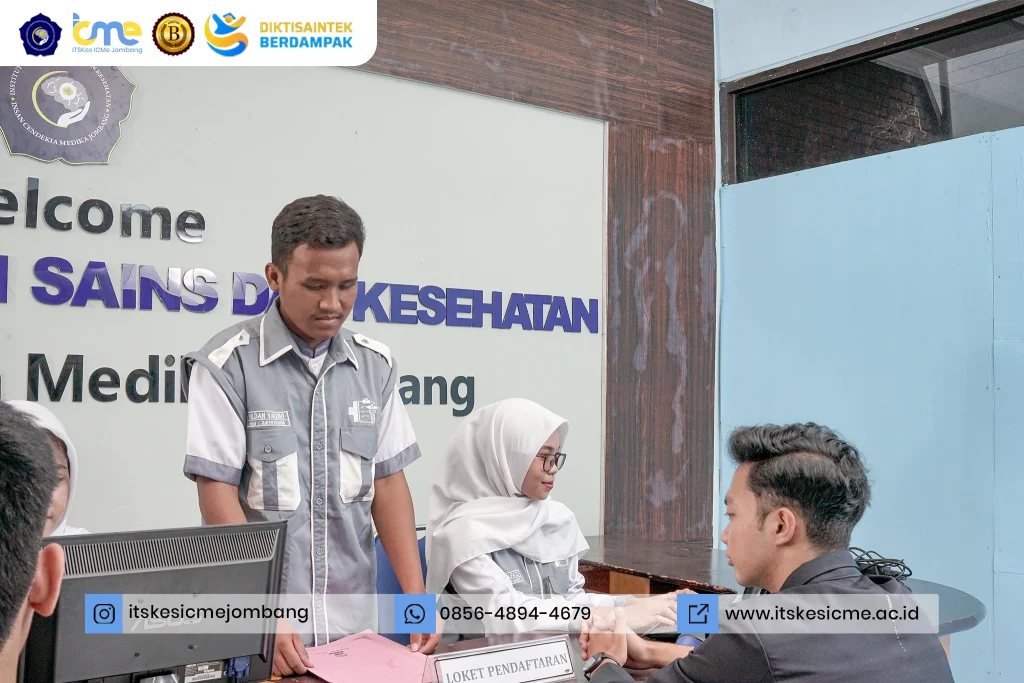 ITSKes ICMe: Kampus Sains Favorit Jawa Timur akreditasi B, fasilitas modern, & beasiswa KIP Kuliah. Daftar & raih karir impianmu di sini!